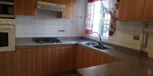 Esplendida Casa Aislada De 3 Pisos En Barrio Residencial...