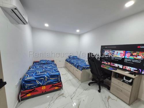 Maravilloso Y Completamente Remodelado Apartamento En Venta Con Inmejorable Ubicación Colinas De La Tahona