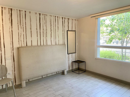 Primer Piso, Balcón Con Altura De Segundo Piso