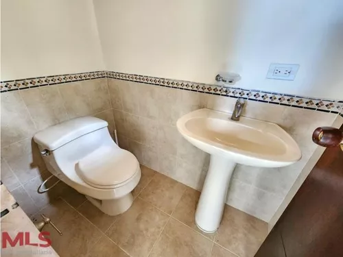 Muy Tranquila Con Muy Buenos Espacios(mls#240552)