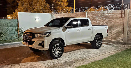 Imagen 2 de 9 de Toyota Hilux 2019 2.8 Cd Srv 177cv 4x4
