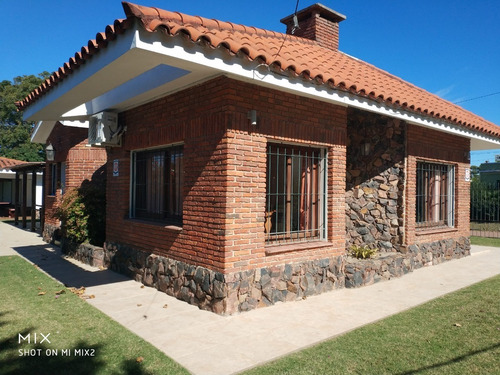 Imagen 2 de 20 de Excepcional! Chalet 3 Dormitorios Y Demás En Excelente Condiciones