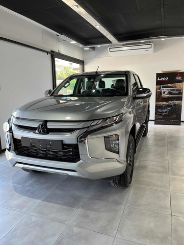 Imagen 5 de 15 de Mitsubishi L200 2023 2.4 Di-d High Power 181cv Cuero
