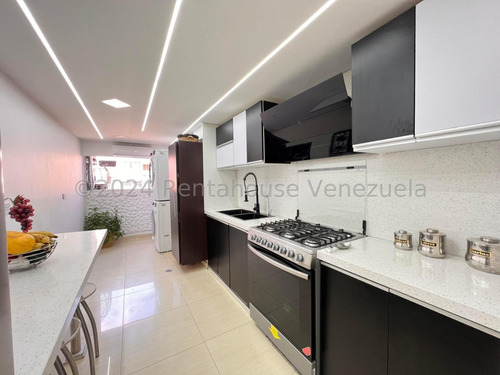 Apartamento En Venta En Urb. Andres Bello, Maracay 24-23861 Jcm