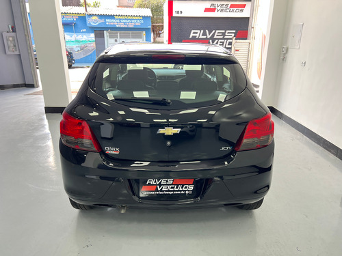 Chevrolet Onix ONIX HATCH JOY 1.0 8V FLEX 5P MEC.