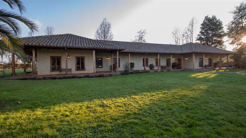 Hermosa Casa De Fundo Con Campo De 2,8ha En Teno