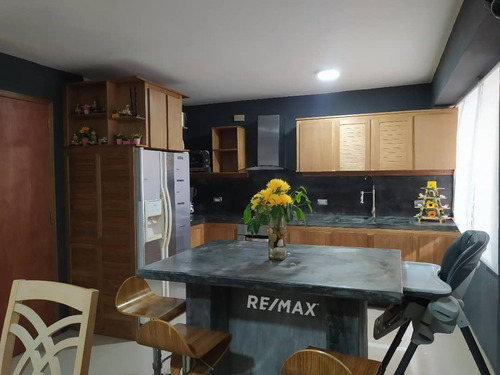 Imagen 5 de 18 de Re/max 2mil Vende Apartamento Remodelado En La Urb. Maneiro - Isla De Margarita