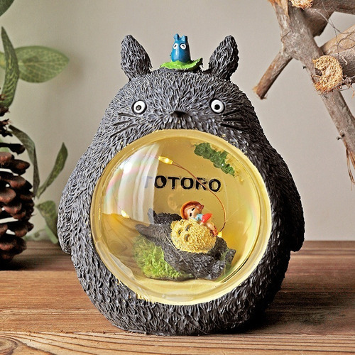 Imagen 2 de 8 de Adorno De Mesa De Resina Con Led Totoro Ghibli