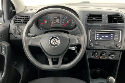 Imagen 5 de 15 de Volkswagen Vento Sedan 4 Pts Comfortline, Tm5, A/ac, Ra-15