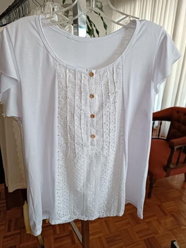 Remera C Broderie M/c Blanca. Talle S/m. Imperdible!!