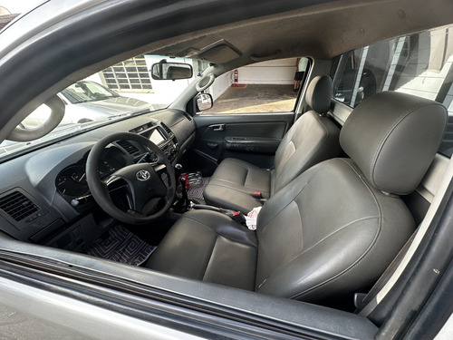 Toyota Hilux 3.0 Cab. Simples 4x4 2p