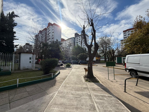 Venta De Departamento 3 Ambientes A Metros Del Centro De Wilde, Excelente Ubicacion.