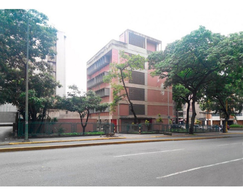 Venta De Edificio En El Rosal Con Espléndida Ubicación 734m2