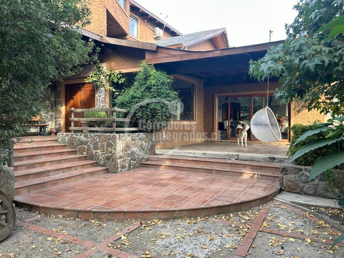 Casa En Venta De 3 Dorm. En Lo Barnechea Arrayán
