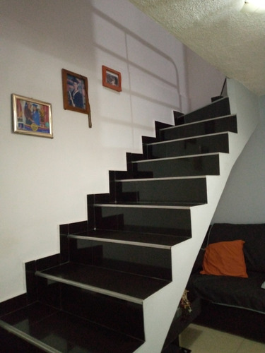 Townhouse En La Urbanización Samanes De Betania I, Charallave.