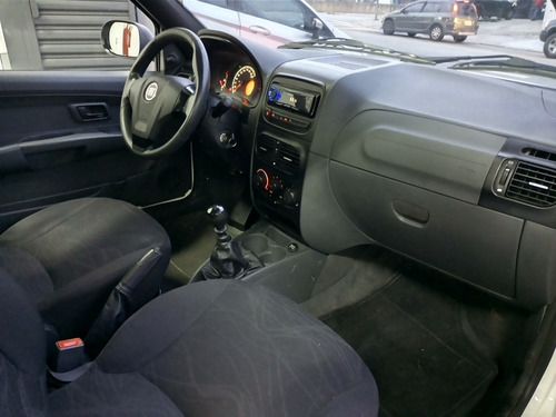 Imagem 9 de 11 de Fiat Strada Cs 1.4 Flex
