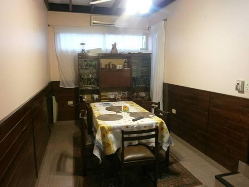 Chalet 4 Amb., 3 Plantas Y De Gran Solidez Constructiva