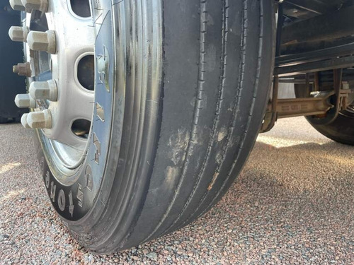 Volvo Vm 330 8x2 Com Tanque Inox Ano 20