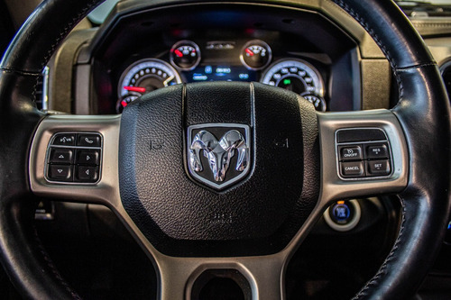 Imagen 8 de 24 de Ram 1500 5.7 V8 Laramie 4x4 2015 Negro