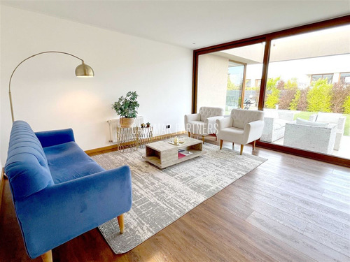 Casa En Arriendo De 4 Dorm. En Colina