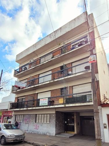 Venta Departamento 3 Ambientes En Castelar Sur. Centrico.