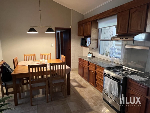 Imagen 22 de 30 de Venta Casa 3 Dormitorios Jardín Piscina Quincho . Av Pellegrini Al 100 Roldán