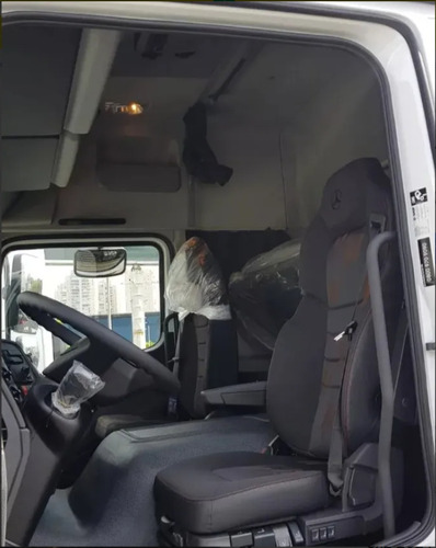 Mercedes Benz Atego 3033 8x2 Bitruck 2025e6 0km (entr+parc)