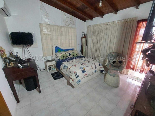 Casa En Venta En El Llanito En Calle Cerrada Con Vigilancia, Excelente Oportunidad De Inversion 25-6765 Jc