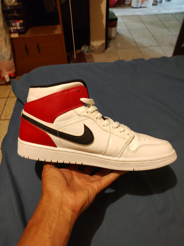 Tenis Jordan Retro 1 Mid Chicago Remix White Red 29.5mx (Usado)