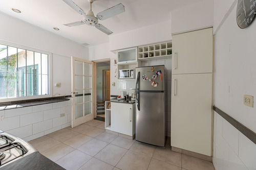 Venta/permuta Casa De 3 Dormitorios B. Parque
