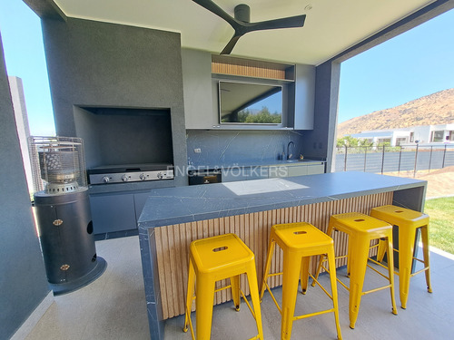 Moderna Con Amplios Espacios, Casa Nueva En Piedra Roja.