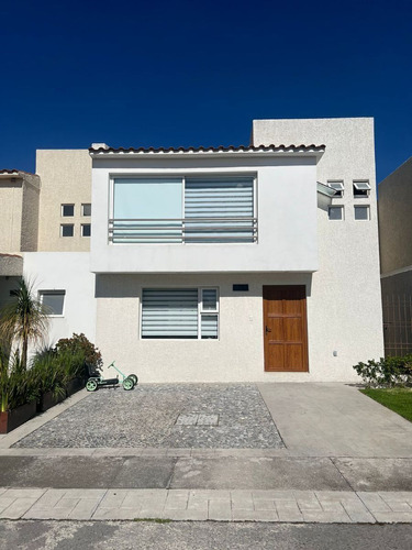 Casa En Venta En Villas Del Castaño,metepec