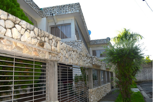 Casa En El Trigal Norte Urb. Las Clavellinas En Venta 