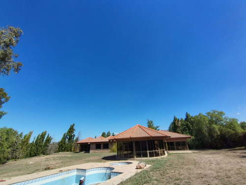 Se Vende Casa En Barrio La Colina,chacras De Coria