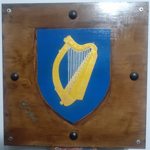 Escudo De Irlanda Marca Tivoly 