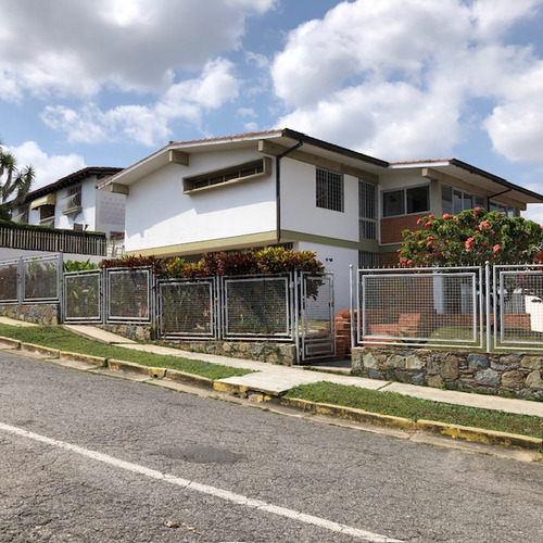 Venta Amplia Casa Urbanización Macaracuay | N37-013