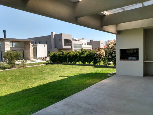 Casa En  Venta En Araucarias /puertos Del Lago. /escobar 