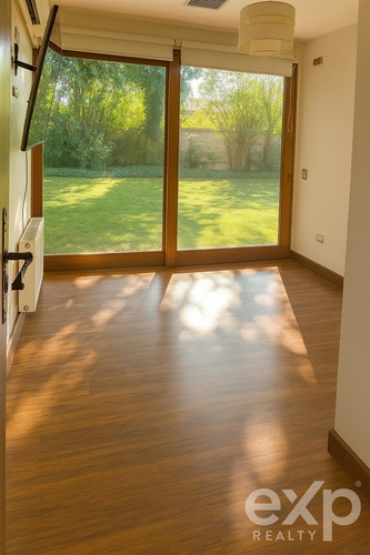 Casa En Venta De 7 Dorm. En Lo Barnechea