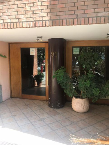 Bodega Apoquindo --luis Zegers/apumanque