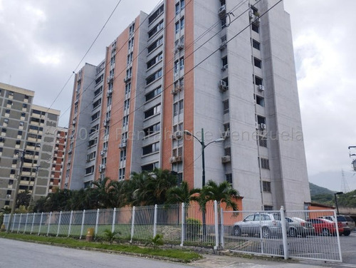 Se Vende Apartamento En Guarenas, La Vaquera. 23-2934