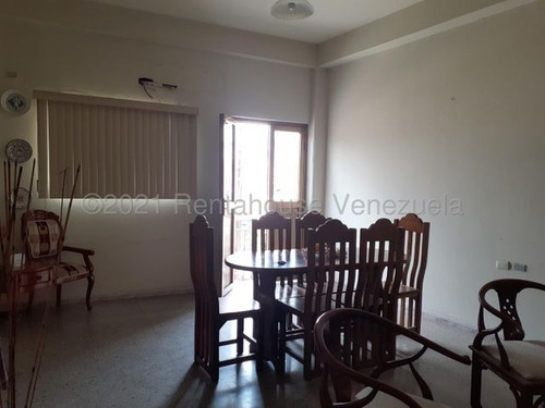 Imagen 4 de 12 de Apartamento En Venta En Av. Bolívar De San Juan De Los Morros. 23-7366