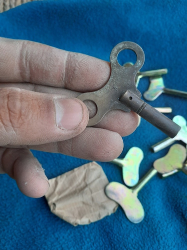 Imagen 4 de 6 de Jt Antiguas Pequeñas Llaves Para Reloj De Pared A Cuerda