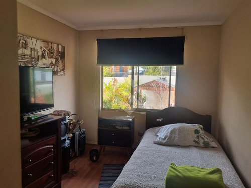 Casa En Venta De 6 Dorm. En Peñalolén