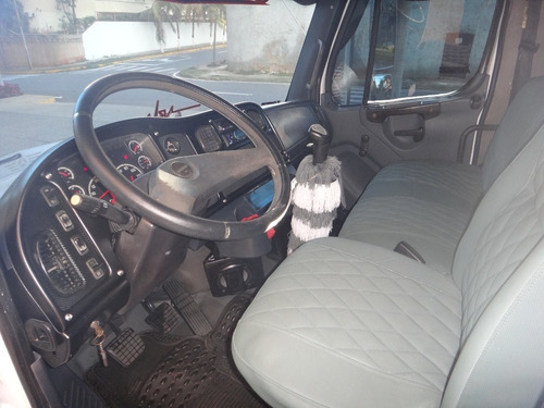 Imagen 9 de 15 de Freightliner M2 106 Camion Chasis