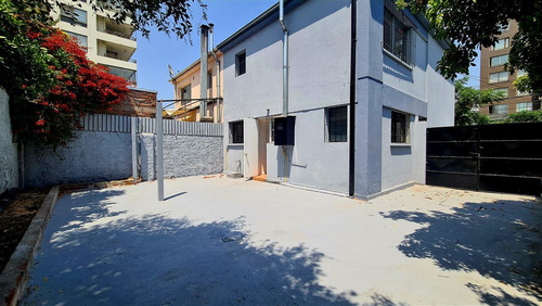 Casa En Venta De 4 Dorm. En Ñuñoa