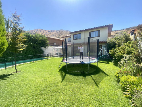 Oferta! Casa En El Carmen De Huechuraba 6d Más Serv.