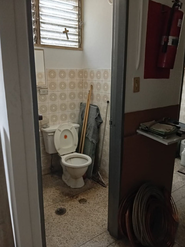 Venta De Local En La Urbina + Fondo De Comercio 300.000 $