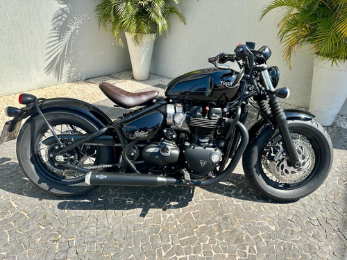 Triumph - Bonneville Bobber Black