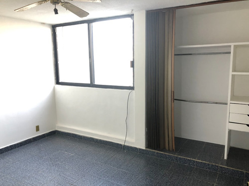 Casa Amplia Con Rec Con Baño Pb, Bodega, 4 Rec 2.5 Baños Lomas Boulevares Tlalnepantla