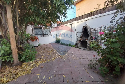 Casa En Venta Ñuñoa, 5d + 4b + 3est, Suarez Mujica
